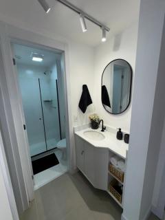 Apartamento mobiliado, com piscina e estacionamento na Barra da Tijuca - 3