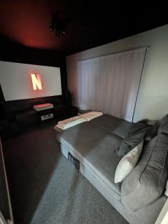 Cozy villa, hot tube and cinema room - 3