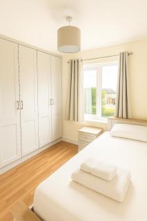3 Bed Spacious House in Golf Links Road - 6