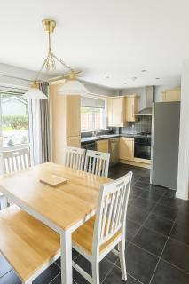 3 Bed Spacious House in Golf Links Road - 8