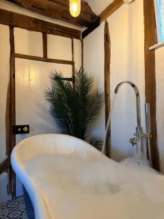 Family stay with soft play, hot tub, ping pong, pool table! - 3