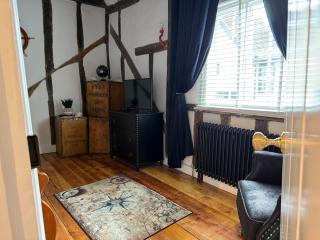 Fun city stay with hot tub, ping pong, pool table and soft play - 4