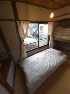 江ノ電の線路沿いにある宿【film koshigoe】 - 2