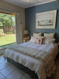 Stonehenge Cottage - 2