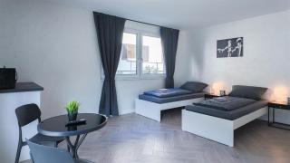ALFA Stuttgart Doppelzimmer mit Teeküche und Terrasse Porsche Bosch l Gemeinschaftsbad WIFI SmartTV l Double room with kitchenette and terrace l shared bathroom BS21A5 - 0