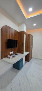 Starlight Restro and Hotel - 8