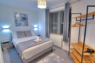 Elegant & Stylish City Apartment - 9