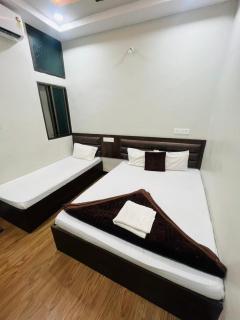 Hotel Advikaa - 9
