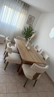 Stadium Residence, Balcony and Free Parking, Sleeps 8 - 5