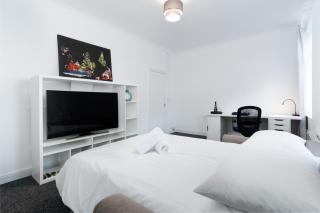 Centrally Located Flat Sleeps 4 King and Sofabed - 7