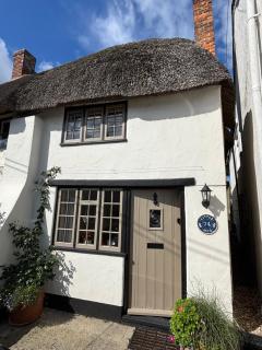 Little Hog Cottage, cosy seaside hideaway - 0