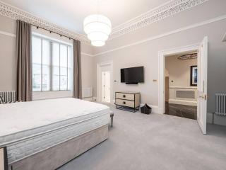 The Grand Residence, Free Parking, Stadium, Sleeps 8 - 3