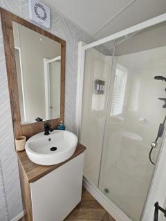 Billing Aquadrome Holiday Park Fishing Lakes Gold Caravan - 1