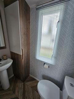 Billing Aquadrome Holiday Park Fishing Lakes Gold Caravan - 2