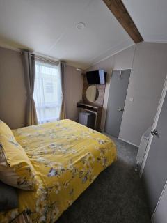 Billing Aquadrome Holiday Park Fishing Lakes Gold Caravan - 3