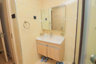 Urban Oasis Apartment - 4