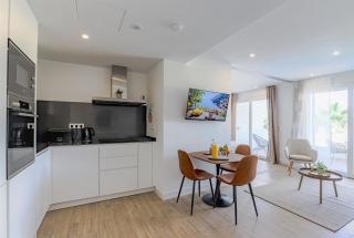 Brand New 1 - Bedroom Stylish Retreat in Alcazaba Lagoon - 1