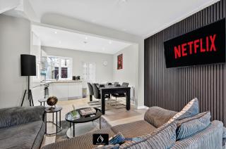 2 Bedroom House By Boyeilles Apartments Short Lets Serviced Accommodation Belfast With Pool Table & Free Parking - 9
