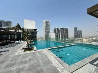 Chic 1BR Retreat with Infinity Pool and Sauna in JVC, Dubai - 9