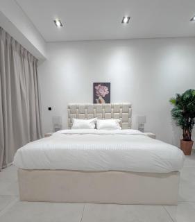Chic 1BR Retreat with Infinity Pool and Sauna in JVC, Dubai - 4