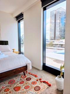 Luxury Marina Tower Stay Waterfront & City Views - 8