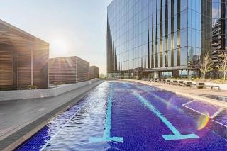 Luxury Marina Tower Stay Waterfront & City Views - 4