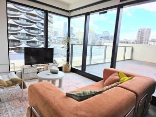 Luxury Marina Tower Stay Waterfront & City Views - 9