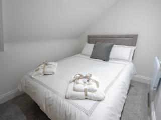 Stylish Sunniside Penthouse Apartment - 8