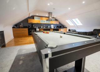 Stylish Two Bed Central Sunniside Penthouse Apartment - 1