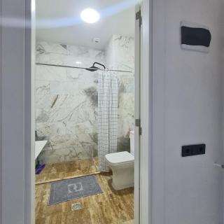 Spacious 2 rooms Apartment 1821 by the Sea with Kitchen & Wi-Fi - 2
