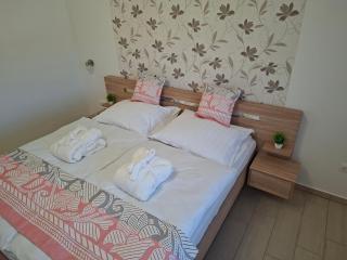Napsugár Wellness Apartman - 6
