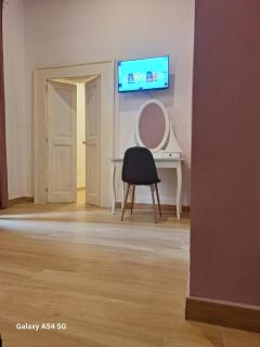 Luxury Suites Glory Tower - 5