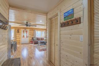 Comfy Caribou Lodge - 9