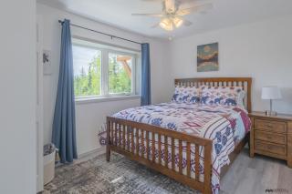 Comfy Caribou Lodge - 8