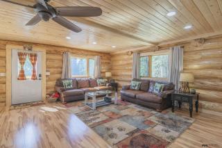 Comfy Caribou Lodge - 7