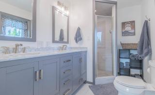 Comfy Caribou Lodge - 3