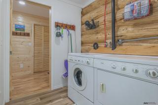 Comfy Caribou Lodge - 2