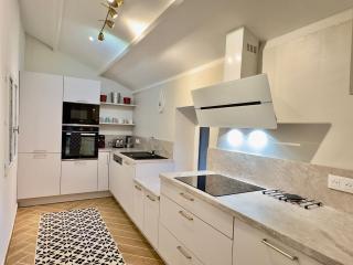 Maison CABARET Luxury 4 Star Air Conditioned 100m to 4 Cathar Châteaux Lastours private Terrasse with views!! - 7