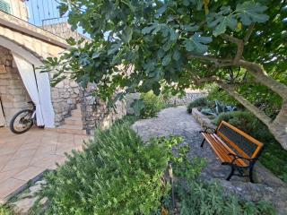 Stone House with garden Laganini - 3