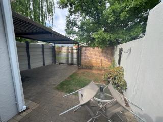 Secure cottage with Wifi and PLEX OR Tambo Airport - 6