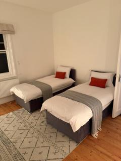 Bright & Spacious 2-Bed Flat with Ensuites - 6