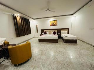 Hotel De Clark Luxury Airport Hotel near Delhi IGI Airport T3 with Free WiFi & 24x7 Check-in - 8