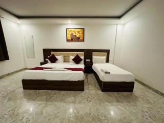 Hotel De Clark Luxury Airport Hotel near Delhi IGI Airport T3 with Free WiFi & 24x7 Check-in - 7