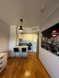 Enjoy the sun and pool in this fabulous apartment - 6