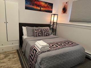 Kenneths Cozy Retreat - Saint John NB - 1BR - Wi-Fi - 4mins to Regional Hospital and UNB - 9