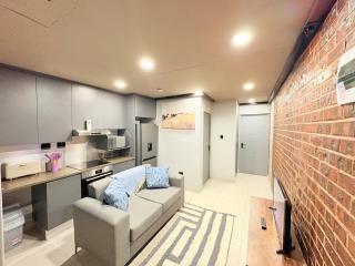 Umhlanga Flat with Rooftop Pool & Private Balcony - 7