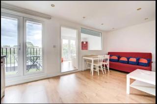 Modern 2-Bed Flat in Ealing Broadway - 8