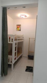 Cozy Sky Trees 4 Guests, Balcony, Netflix and Big TV A08 - 8
