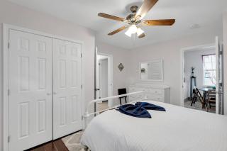 3br Retreat With Backyard In Mid-city - 2