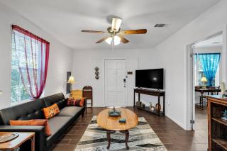 3br Retreat With Backyard In Mid-city - 9